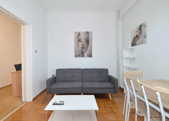 A Cozy Minimal Apartment At Koukaki, Dimitrako...
