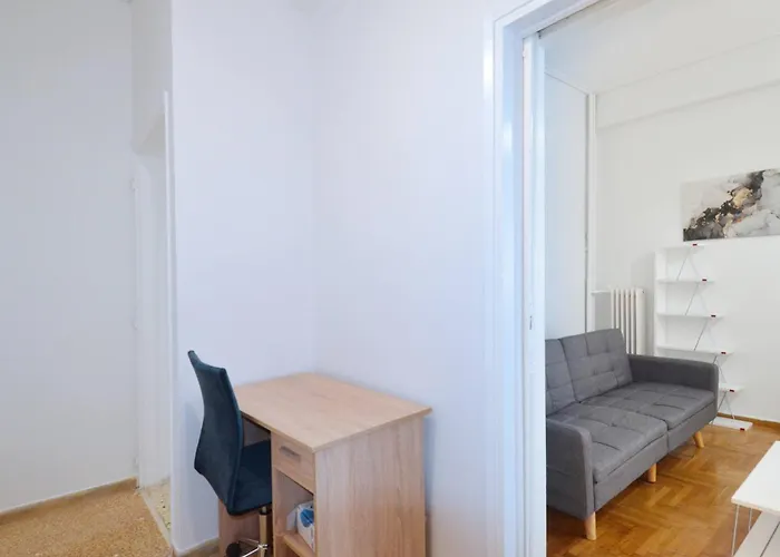 A Cozy Minimal Apartment At Koukaki, Dimitrako...