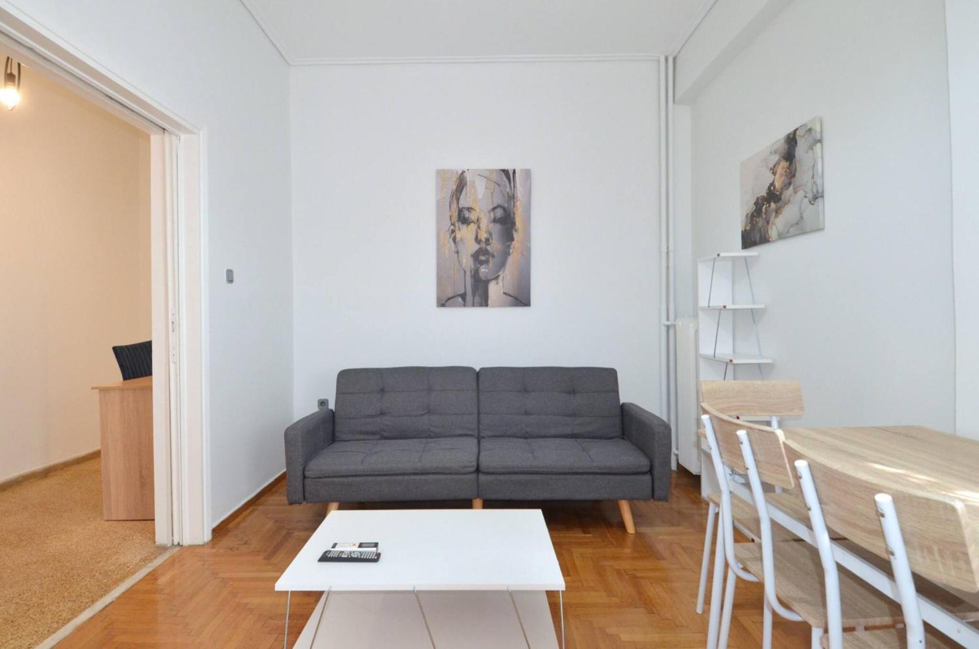 A Cozy Minimal At Koukaki, Dimitrako...